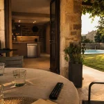 Location vacances avec équipements modernes dans le Lot : terrasse, WiFi et piscine privée